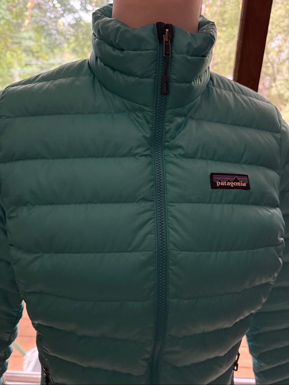 PATAGONIA Down Sweater Jacket Coat. Teal green blue color. Zip up w zipper pocke